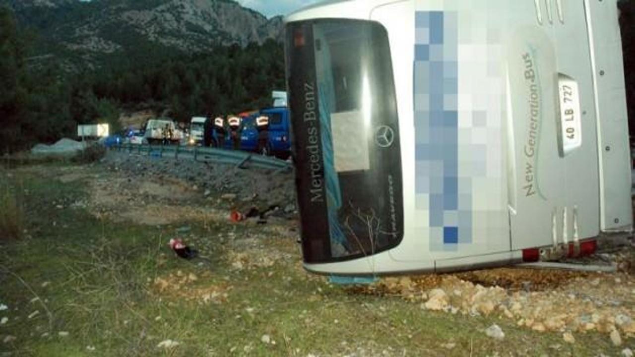 Afyon'da yolcu otobüsü devrildi