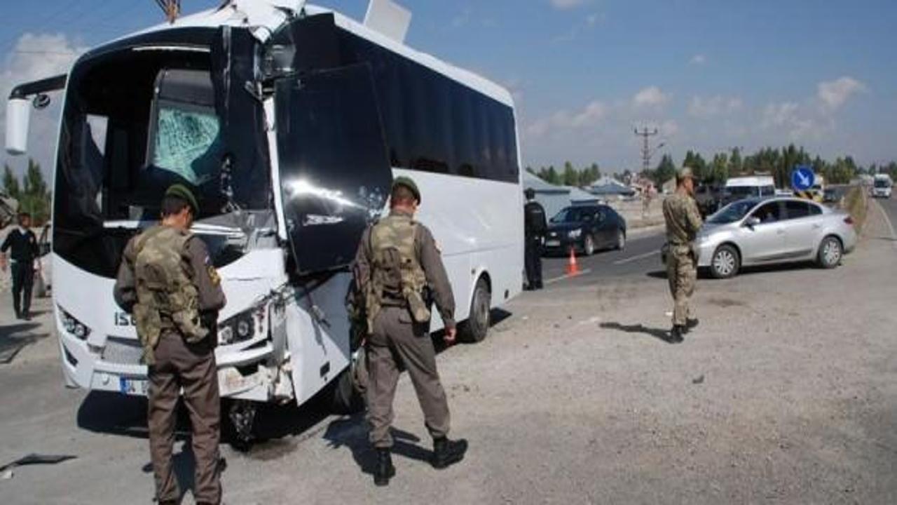 Ağrı'da askeri araç kamyona çarptı: 11 yaralı!