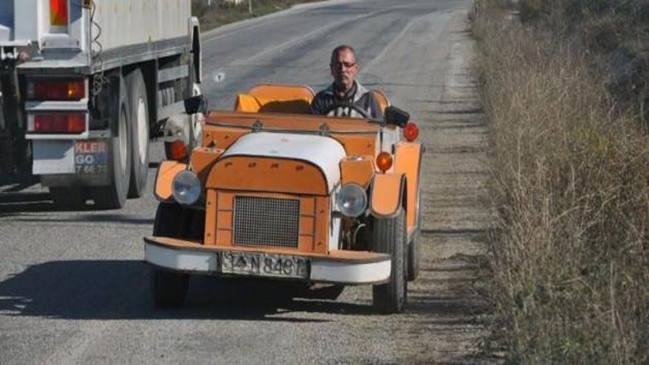 Ahşap aracıyla 27 yıldır işe gidiyor