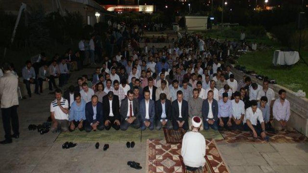 Ak Gen&ccedil;lik, Davutoglu ile Gazze i&ccedil;in buluştu