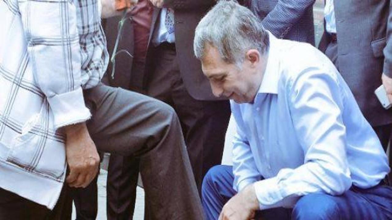 AK Partili vekil ayakkabı boyadı