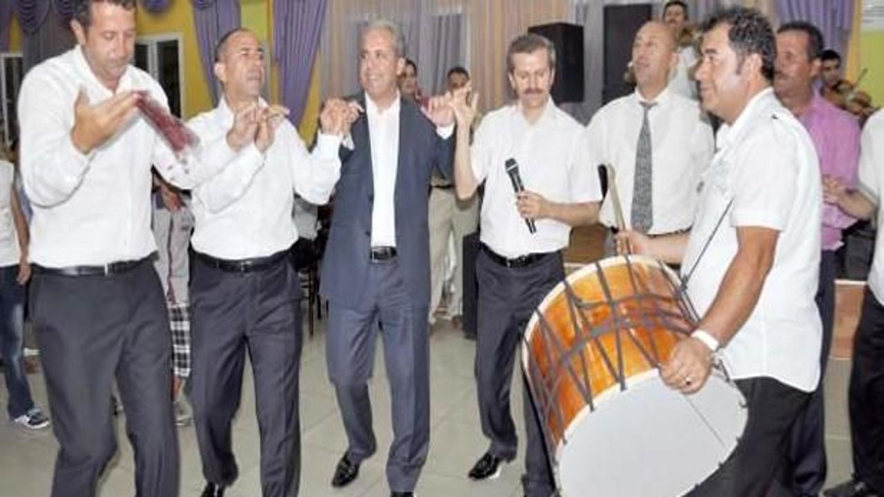 AK Partili vekili hi&ccedil; b&ouml;yle g&ouml;rmediniz