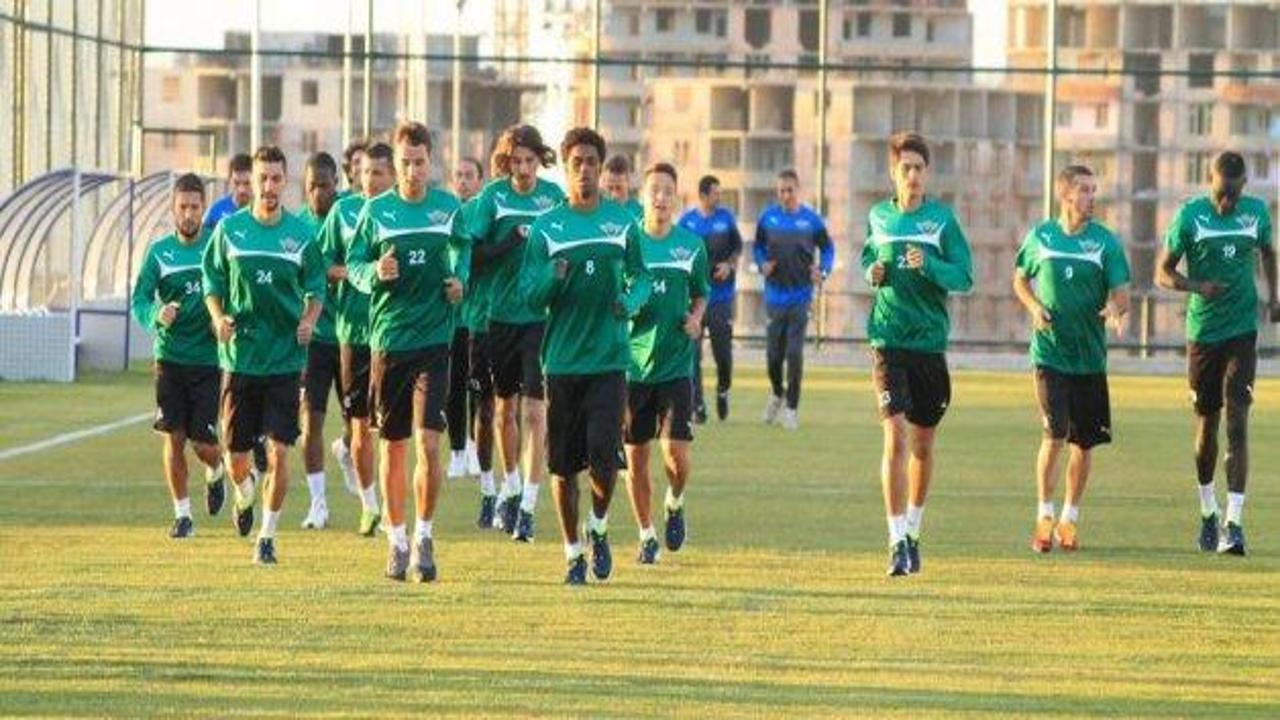 Akhisar'da 8 futbolcuyla yollar ayrılıyor