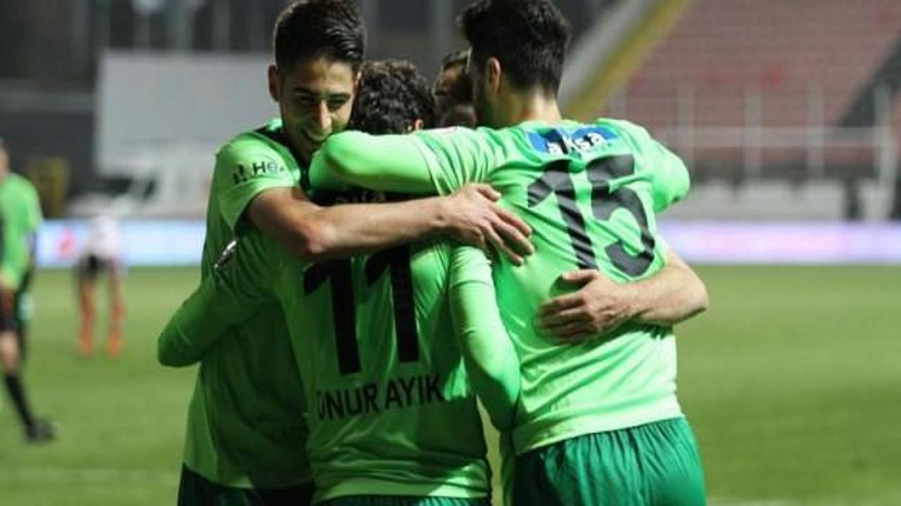 Akhisar gol şov ile gruplarda!