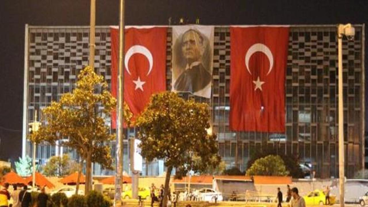 AKM'deki Atatürk posteri neden indirildi?
