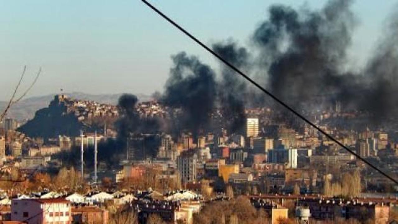 Ankara Kalesi'ndeki yangın büyüyor 