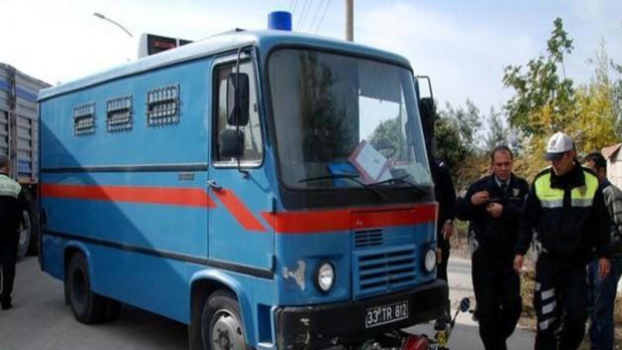 Antalya'da cezaevi aracı devrildi: 8 yaralı