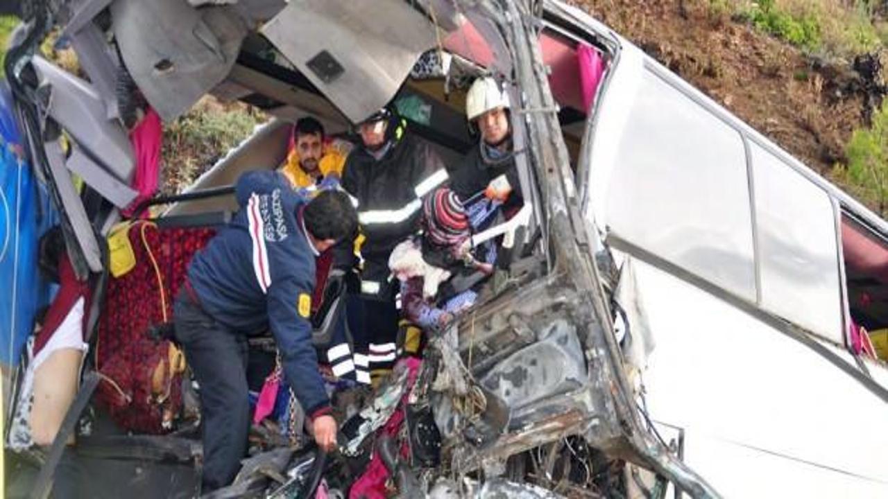 Antalya'da feci kaza: 5 ölü 30 yaralı