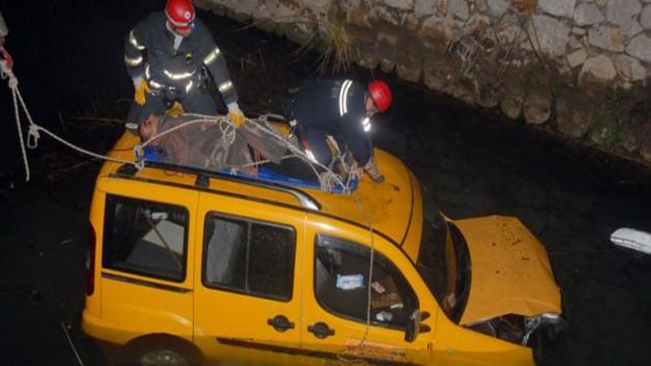 Antalya'da taksi su kanalına uçtu