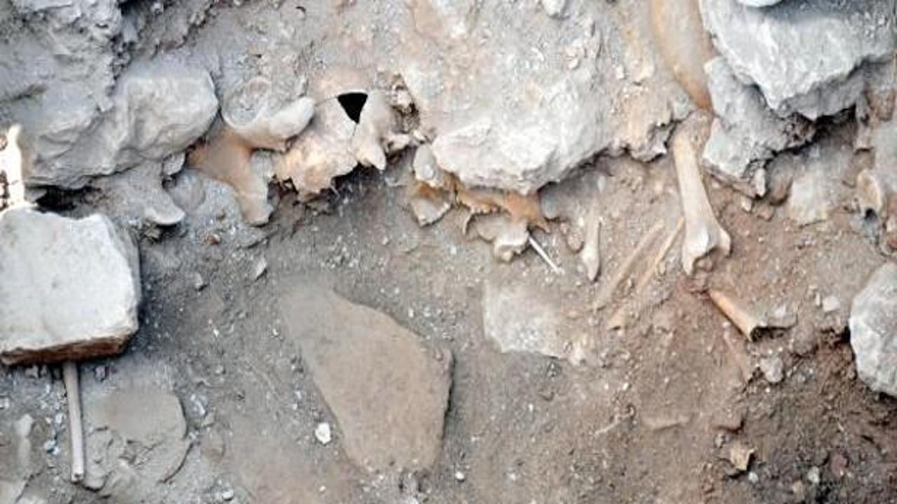 Mayalardan kalma 1400 yıllık mezar bulundu
