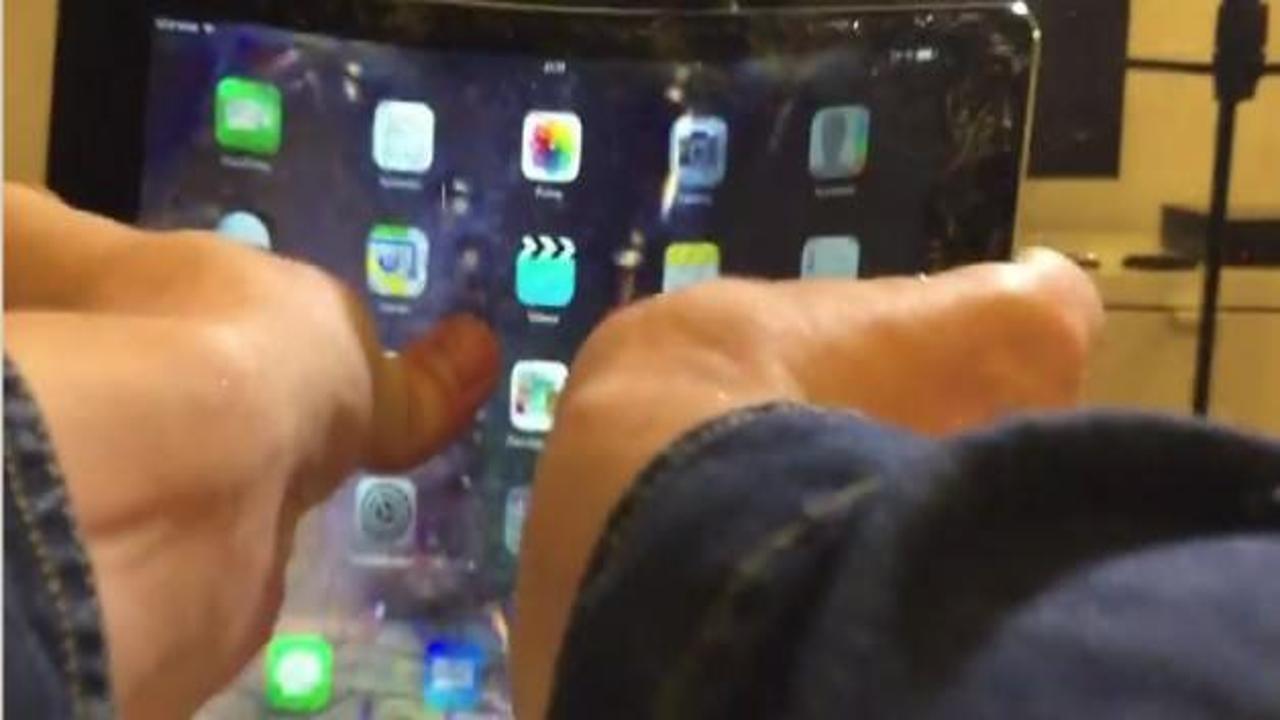 Apple'ın yeni tableti iPad Air 2 de büküldü