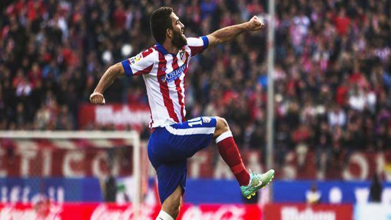 Arda Turan durmuyor! Deportivo'ya attı!