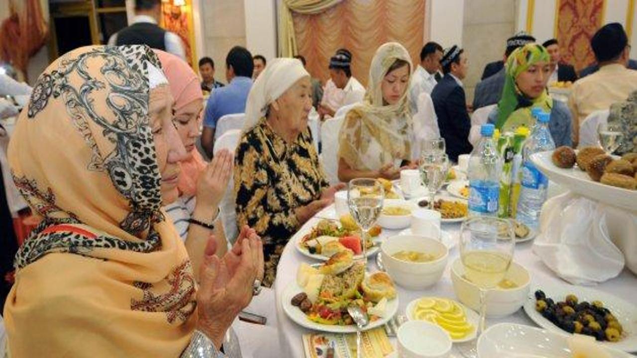 Atayurdu Kazakistan'da iftar sofrası