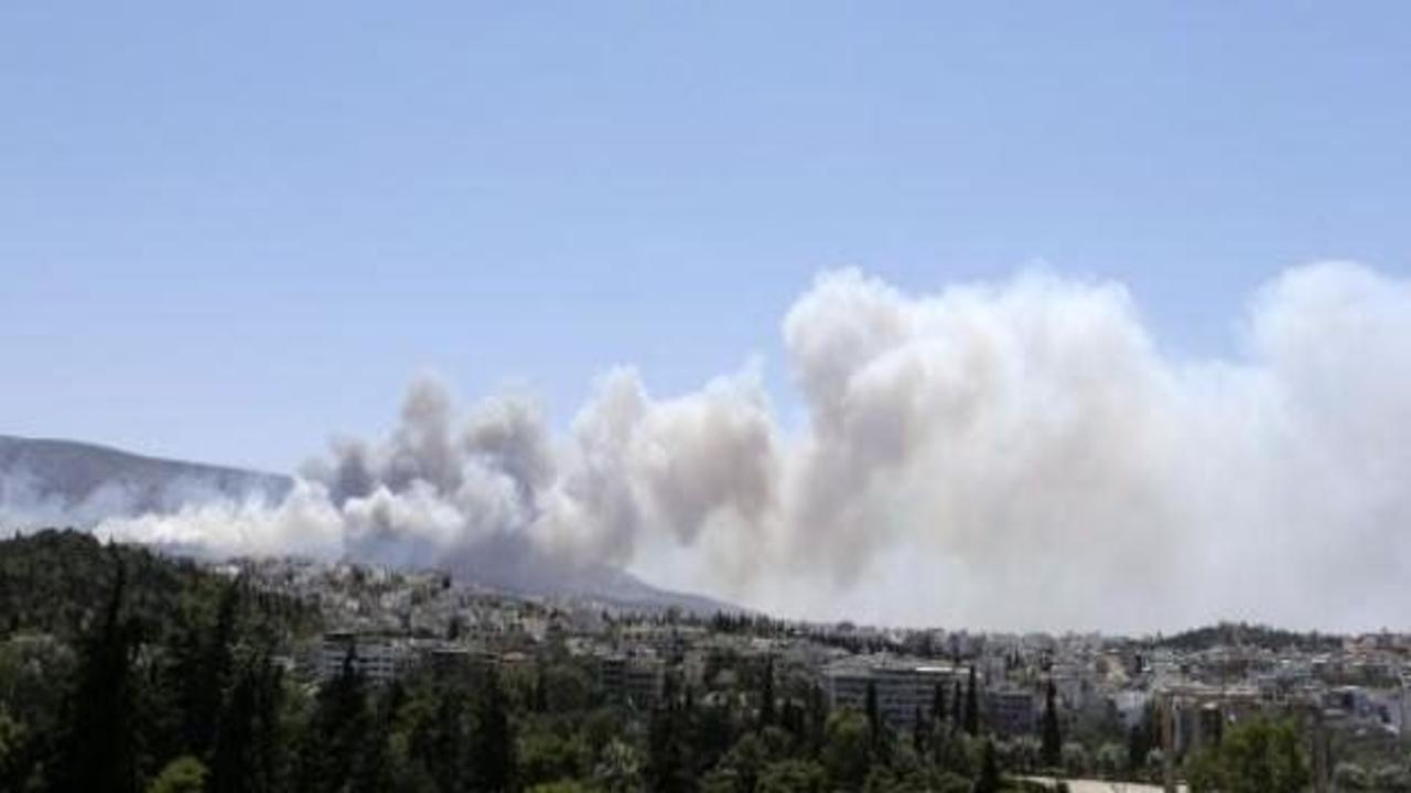 Atina'da yangın çıktı