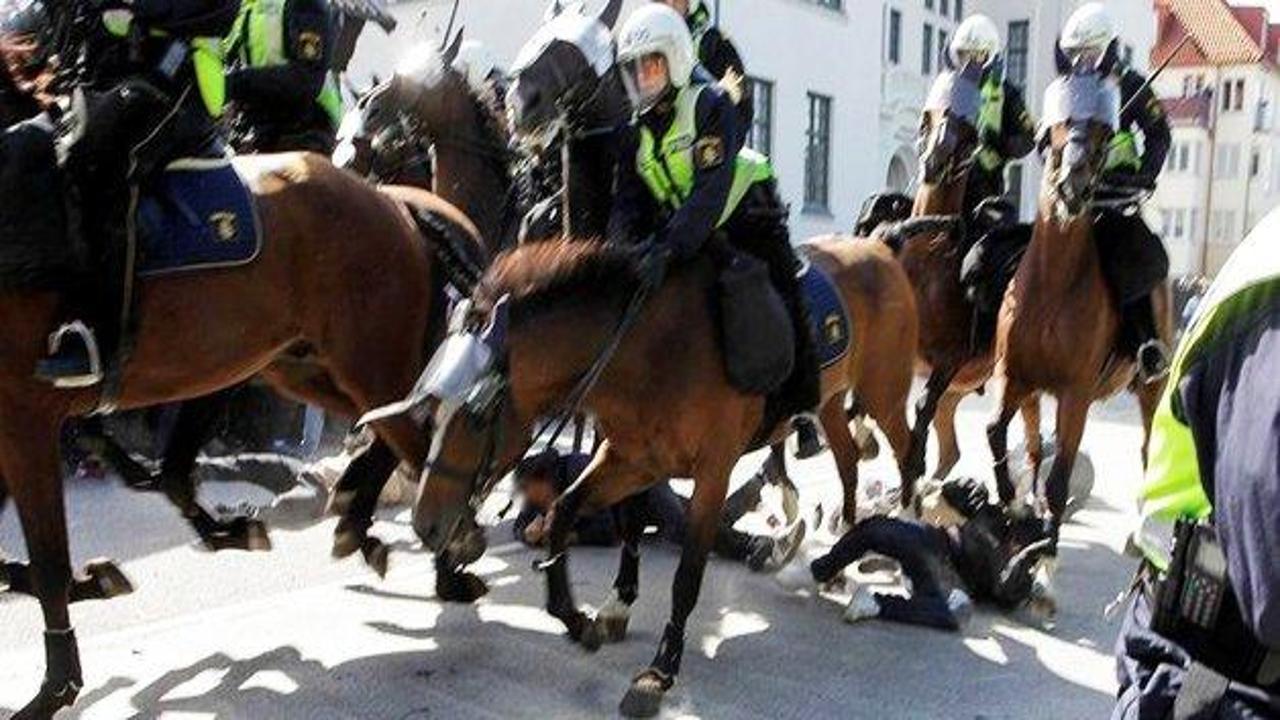 Atlı polislerden eylemcilere çok sert müdahale