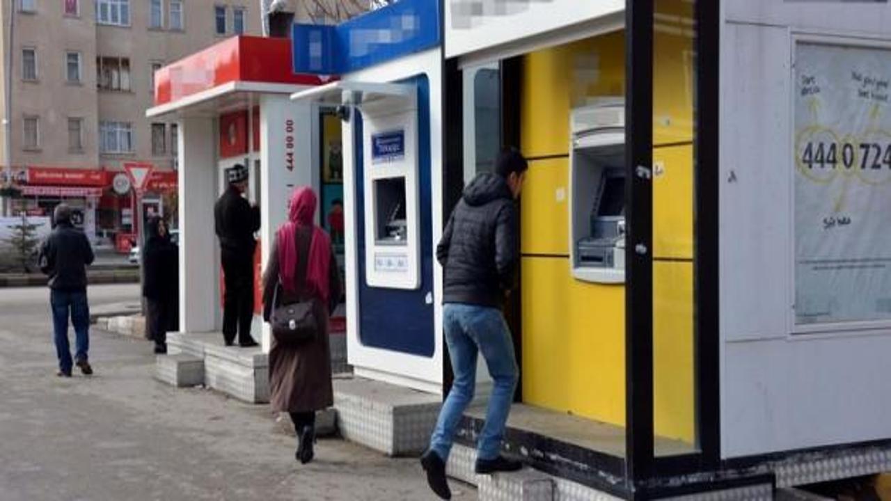 Şifreyi ele geçirip ATM'den 250 bin lira çaldılar