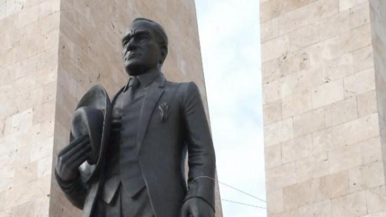 Aydın Belediyesi'nde skandal Atatürk heykeli