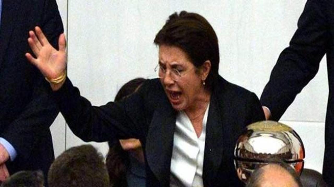 Ayşenur Bah&ccedil;ekapılı Meclis'te bayıldı