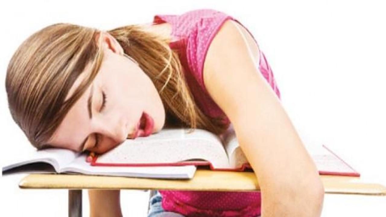 Az uyumak öğrenmeyi zorlaştırıyor