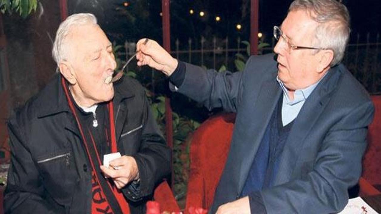 Aziz Yıldırım Seba'yı elleriyle besledi!