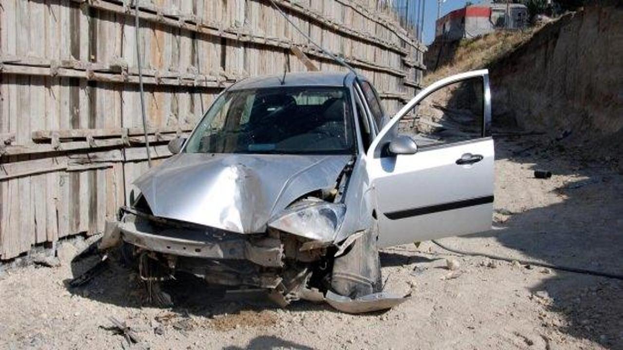 Adıyaman'da otomobil inşaat çukuruna devrildi: 2 yaralı