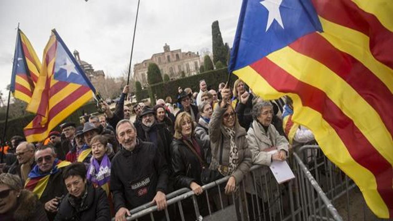 Katalan Meclisi referandum tasarını kabul etti
