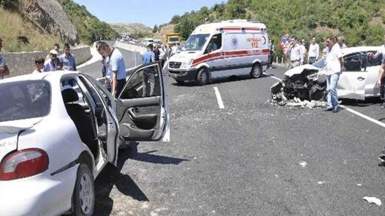 Balıkesir'de feci kaza: 1 &ouml;l&uuml;, 5 yaralı