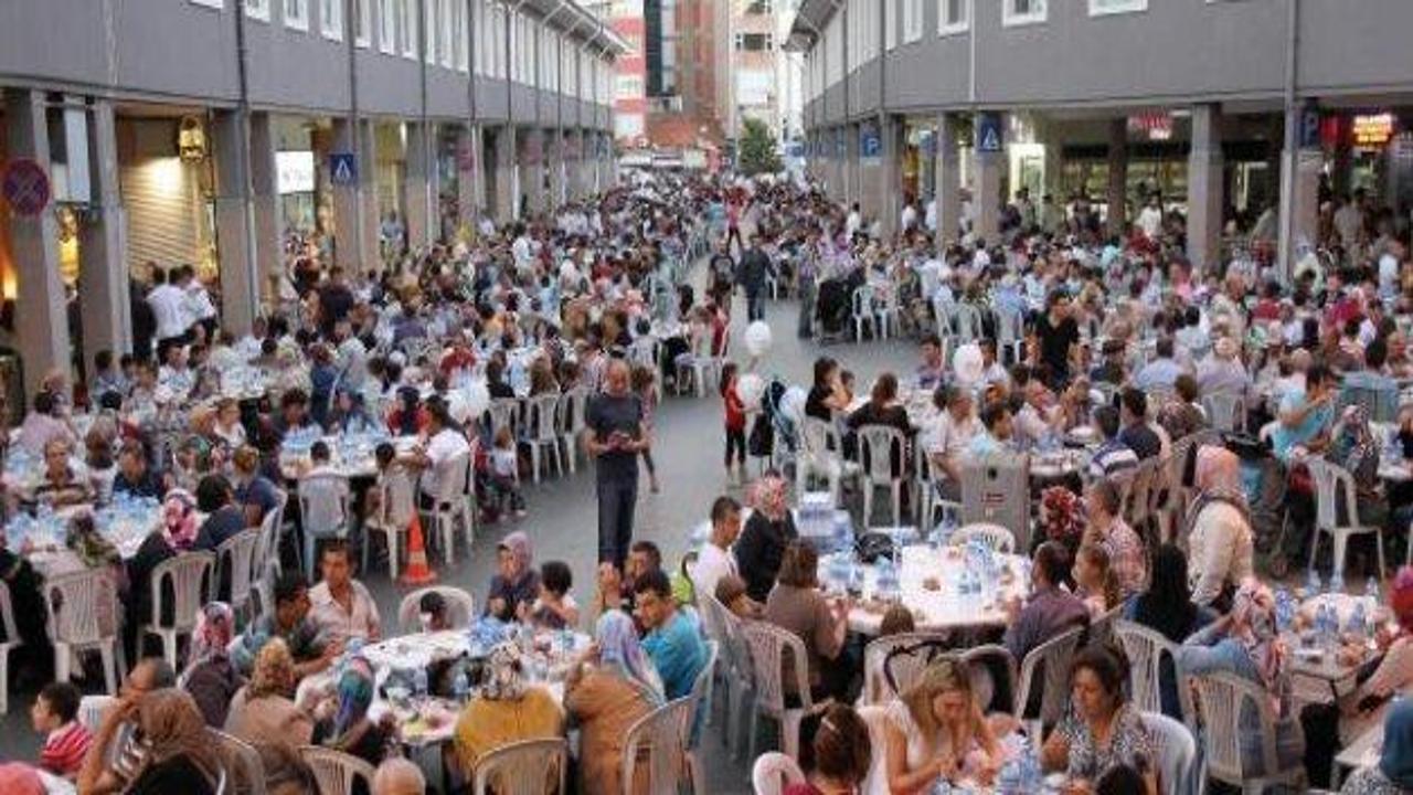 Balıkesir'de sokakta 10 bin kişiye iftar