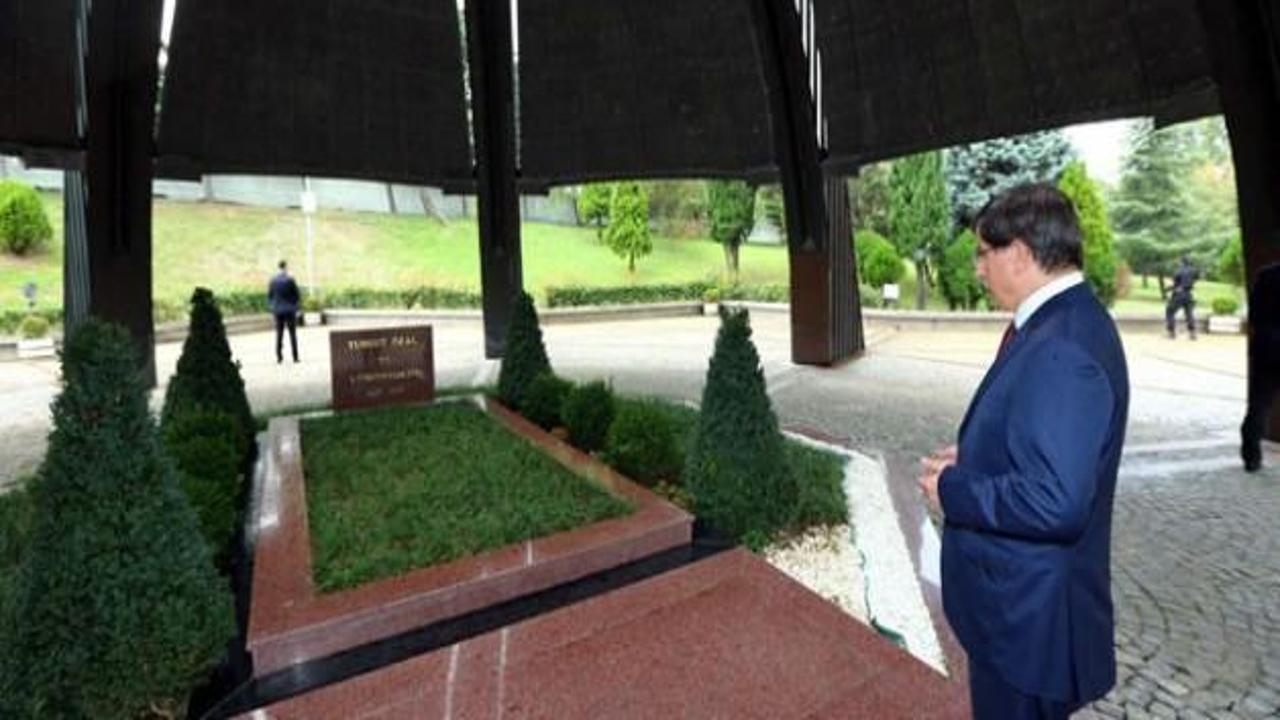 Başbakan Davutoğlu üç mezarı ziyaret etti