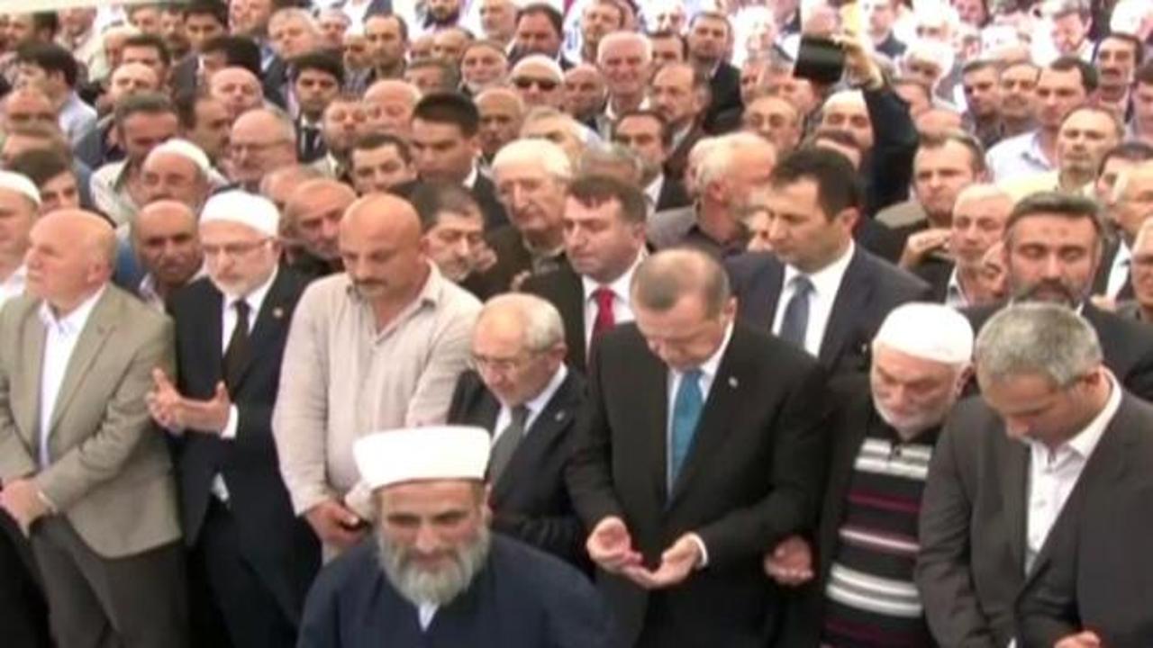 Başbakan gıyabi cenaze namazına katıldı