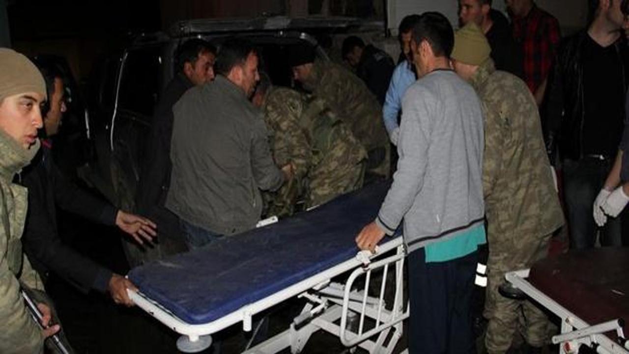 Başkale'de askeri araç kaza yaptı: 13 yaralı