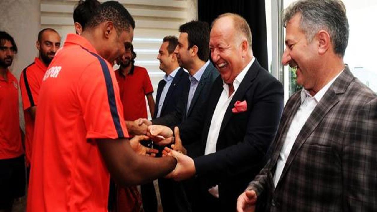 Başkandan Eto'o'ya bayram harçlığı!