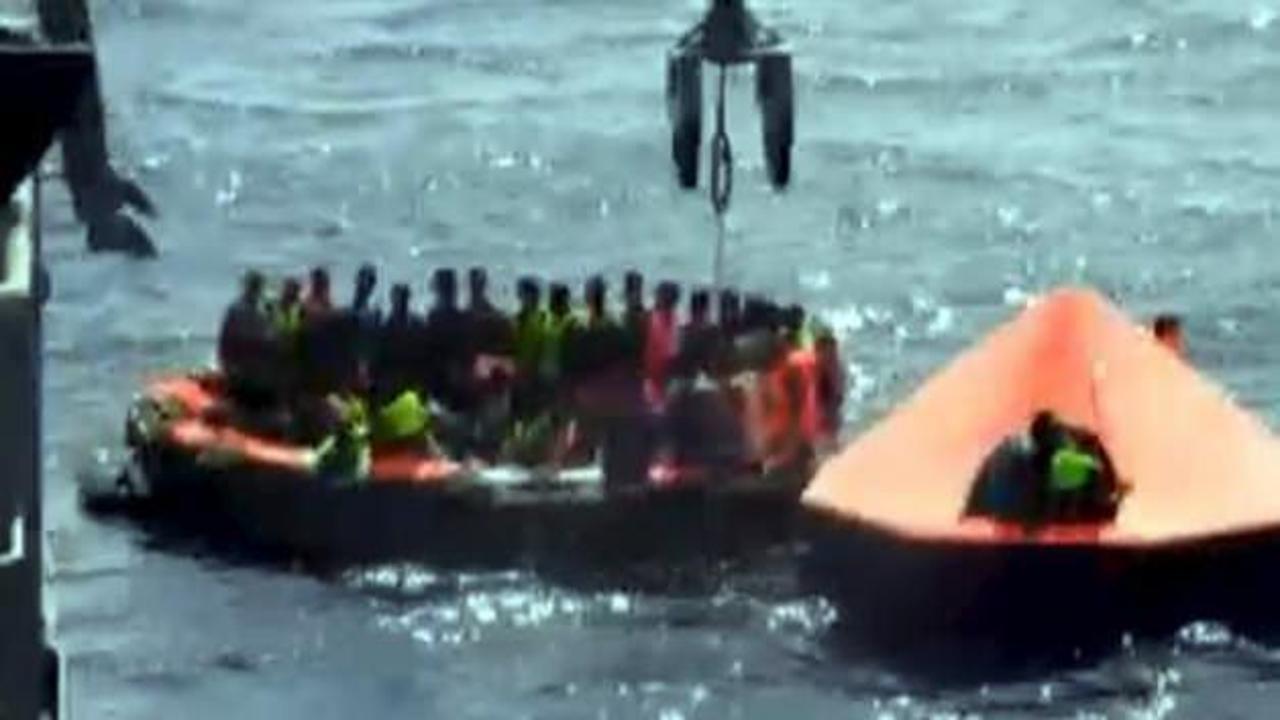 Batan tekneden 400 göçmen kurtarıldı
