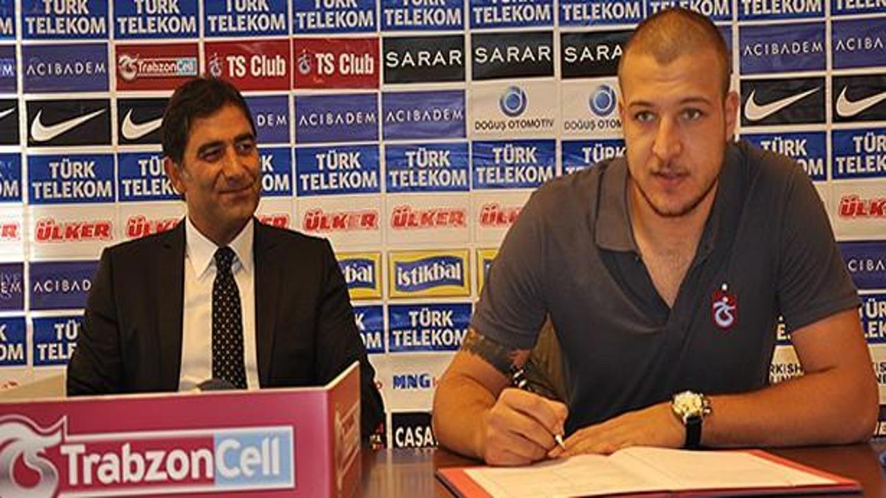 Batuhan Karadeniz Trabzonspor'a imzayı attı