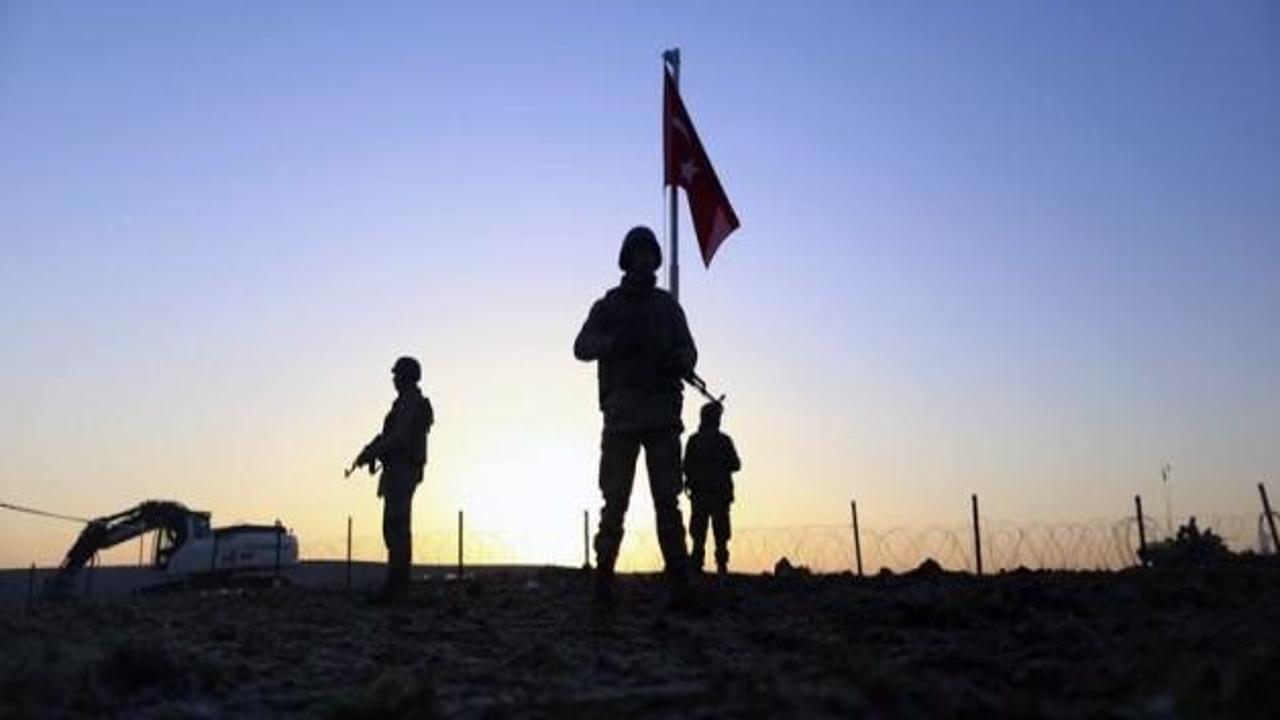 Bayrak inmeden yeni bir bayrak dikildi