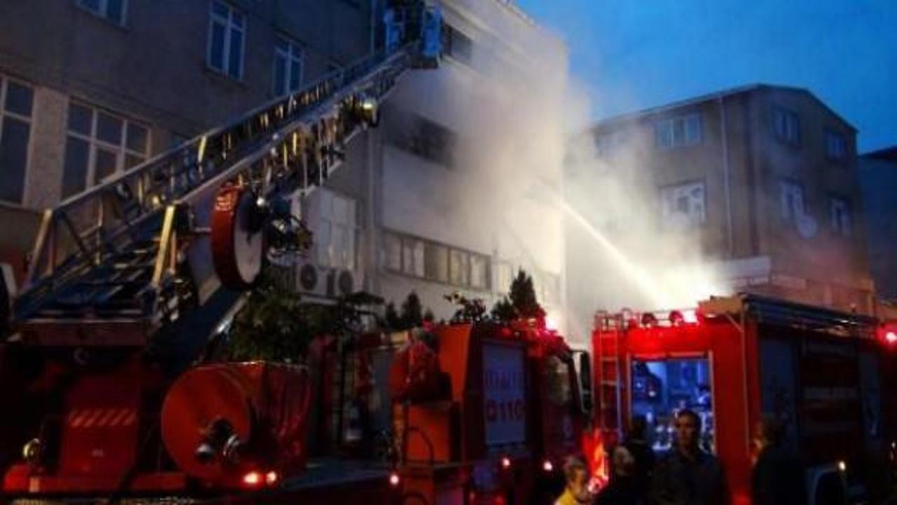 Bayrampaşa'da 4 katlı binada yangın &ccedil;ıktı