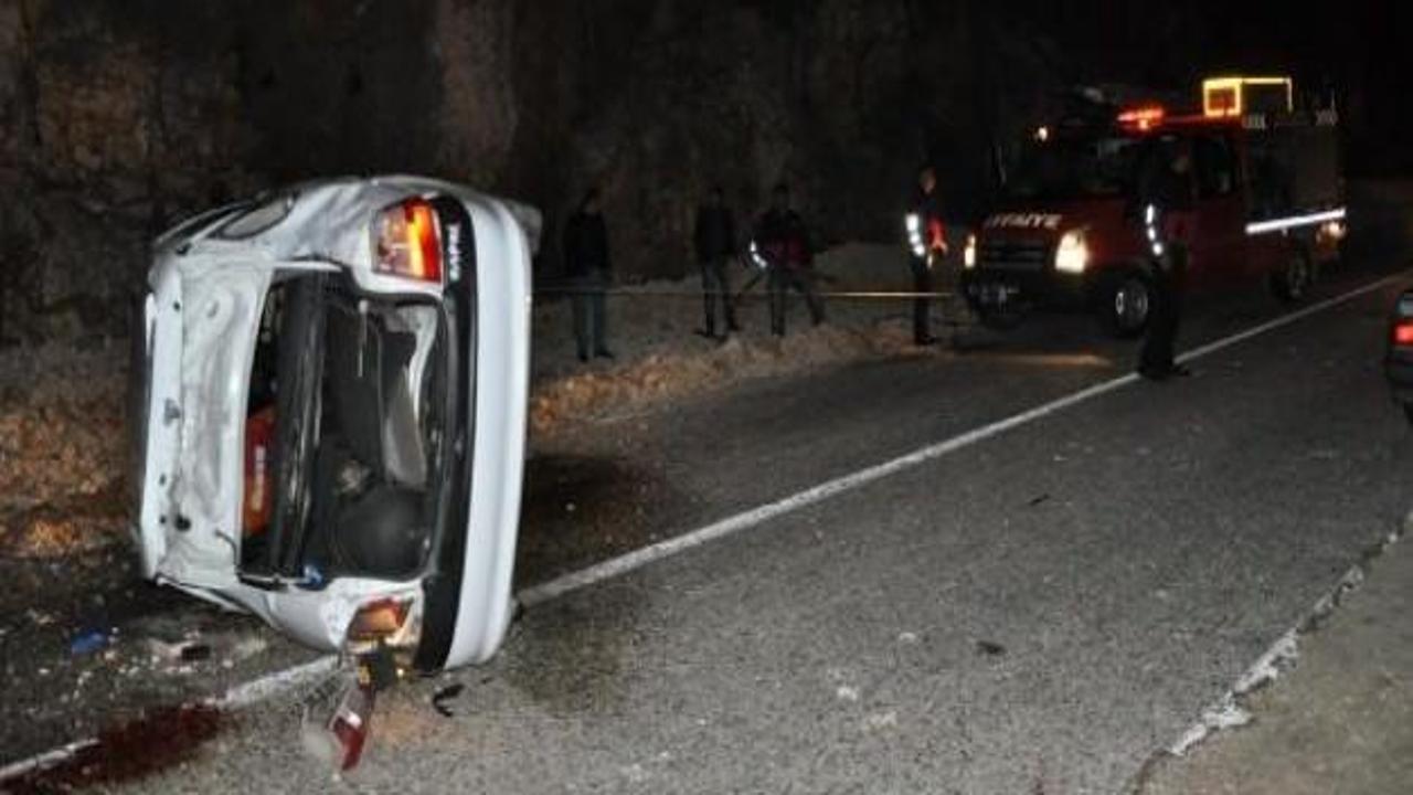 Besni'de otomobil devrildi: 4 yaralı