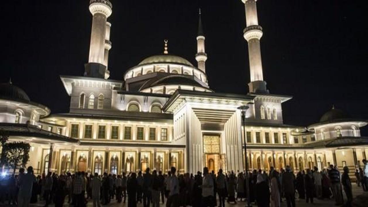 Beştepe Millet Camii'nde teravihe büyük ilgi