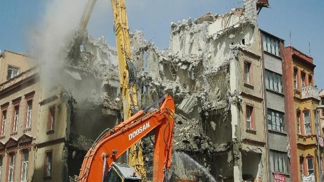 Beyoğlu Emniyeti'nin eski binası yıkıldı
