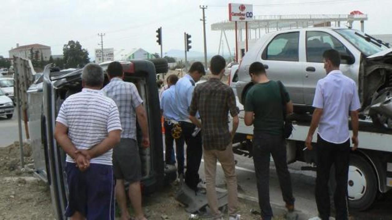 Edirne'de otomobil ile kamyonet çarpıştı: 7 yaralı