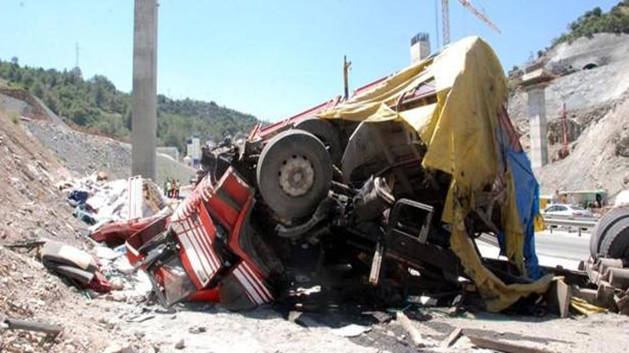 Bilecik'te trafik kazası: 2 &ouml;l&uuml;, 3 yaralı