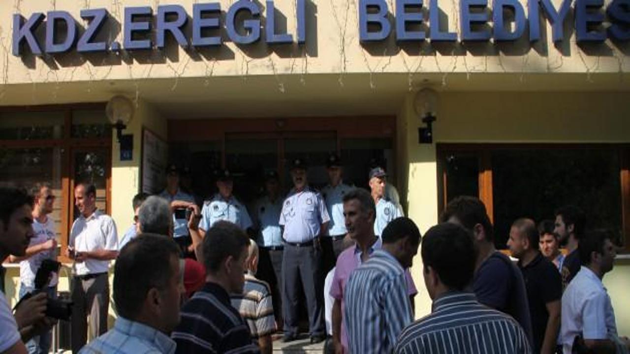 Bir g&uuml;nl&uuml;k başkan ortalığı karıştırdı 