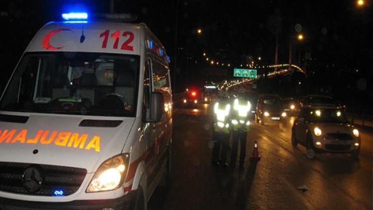 Minibüs park halindeki TIR'a çarptı: 2 yaralı