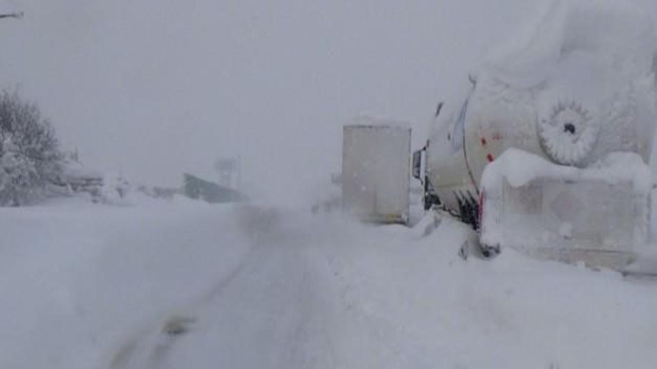 Bolu Dağı'nda kar kalınlığı 2 metre oldu