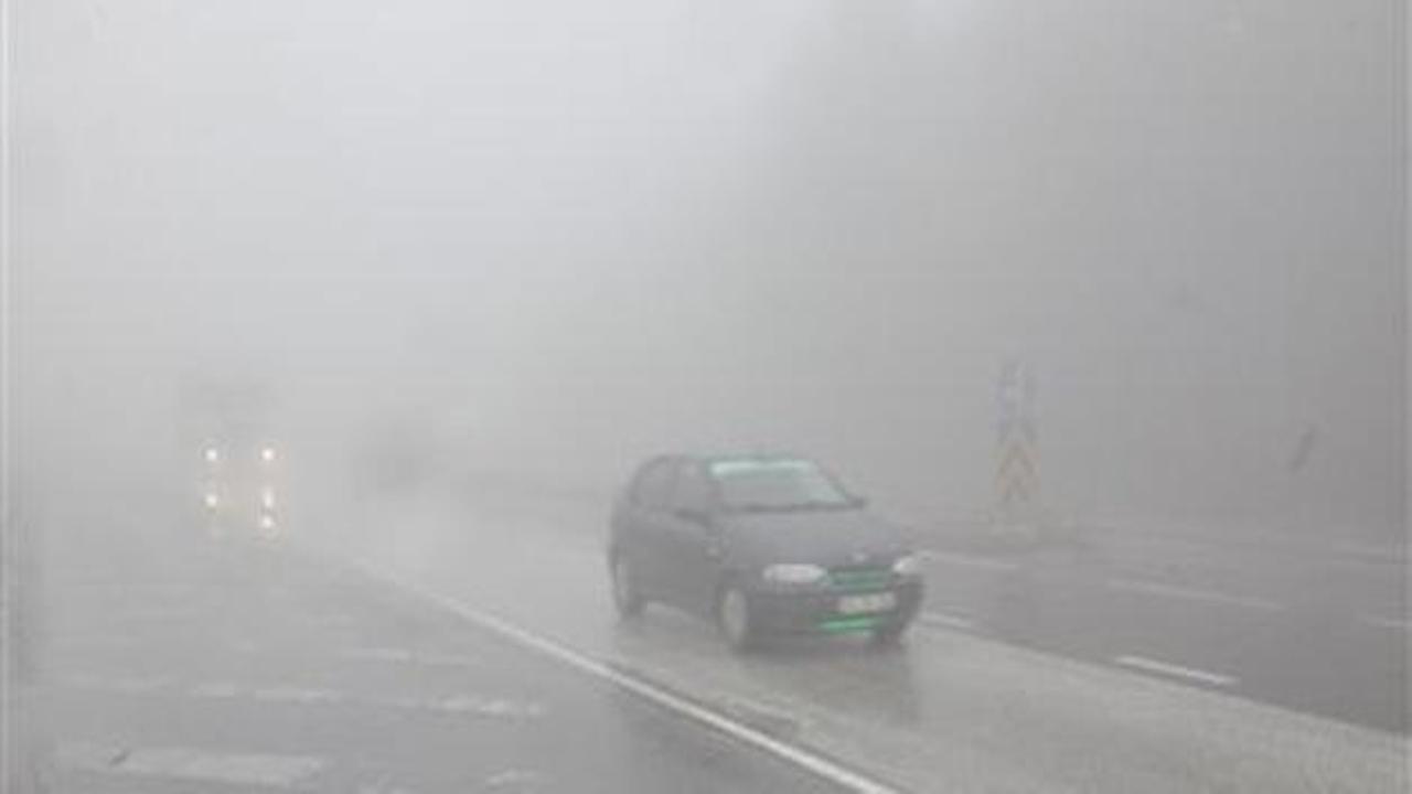 Bolu'da sis görüş mesafesini 15 metreye düşürdü