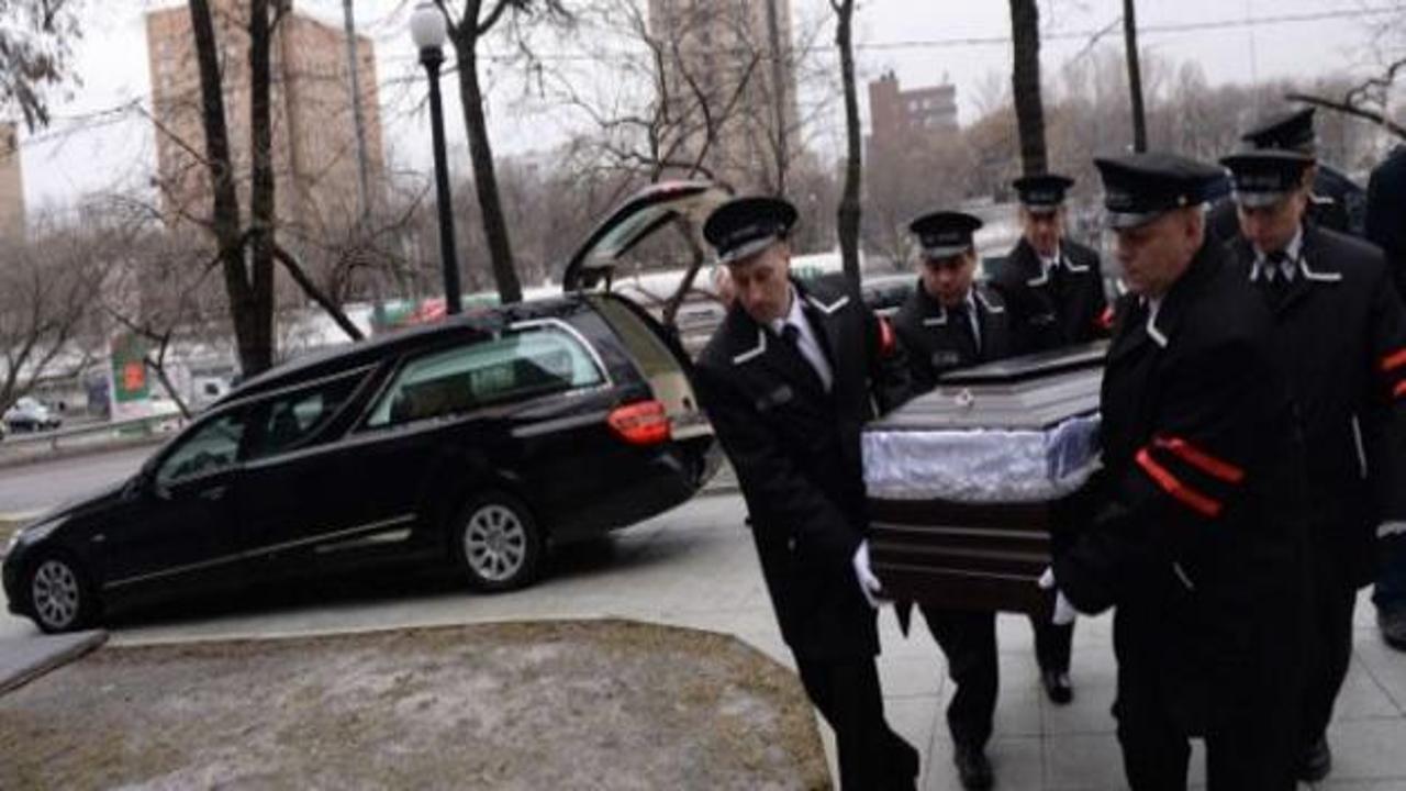 Boris Nemtsov'un cenazesi kaldırılıyor