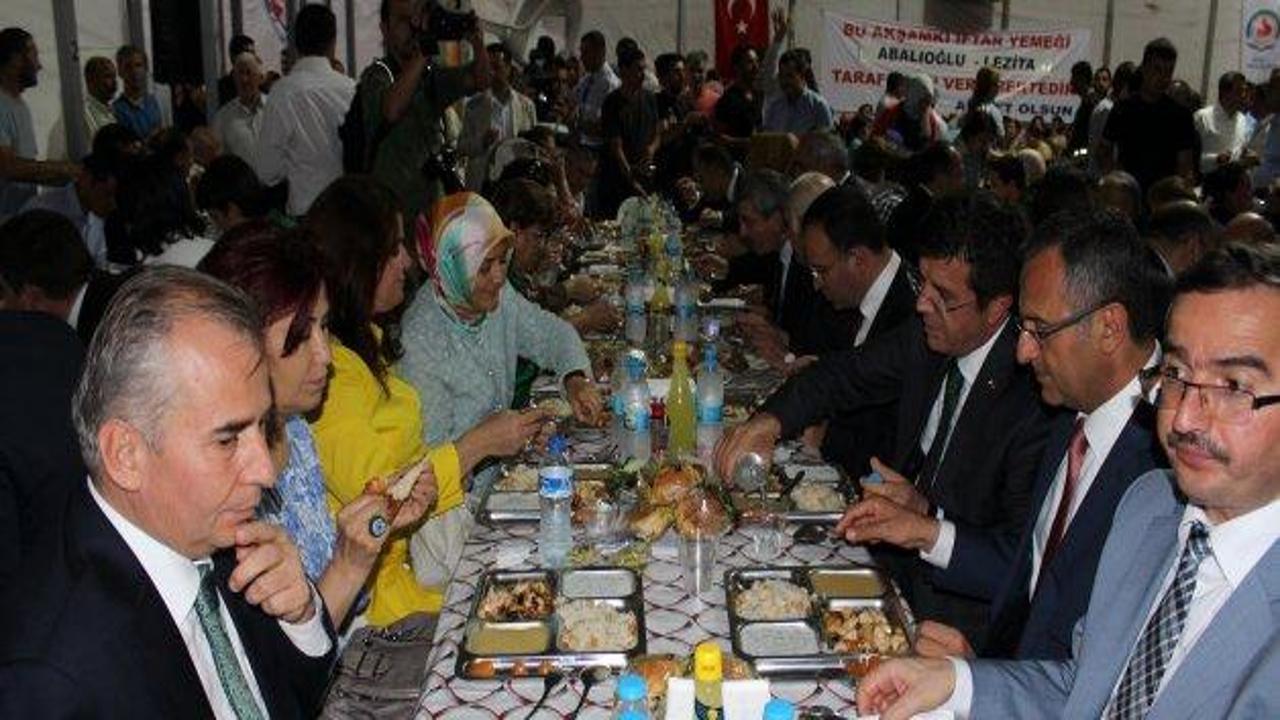Bozdağ ile Zeybek&ccedil;i &ccedil;adırda iftar yaptı