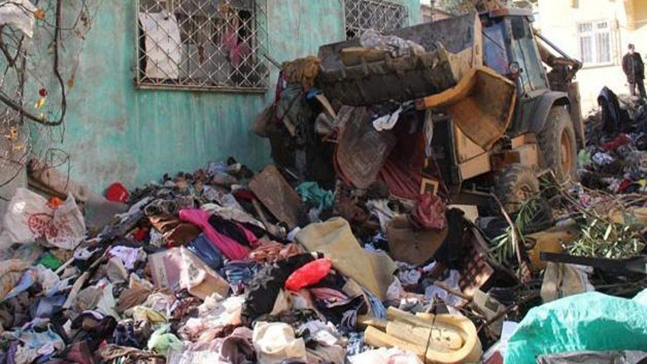 Tokat'ta evden 5 kamyon çöp çıkarıldı