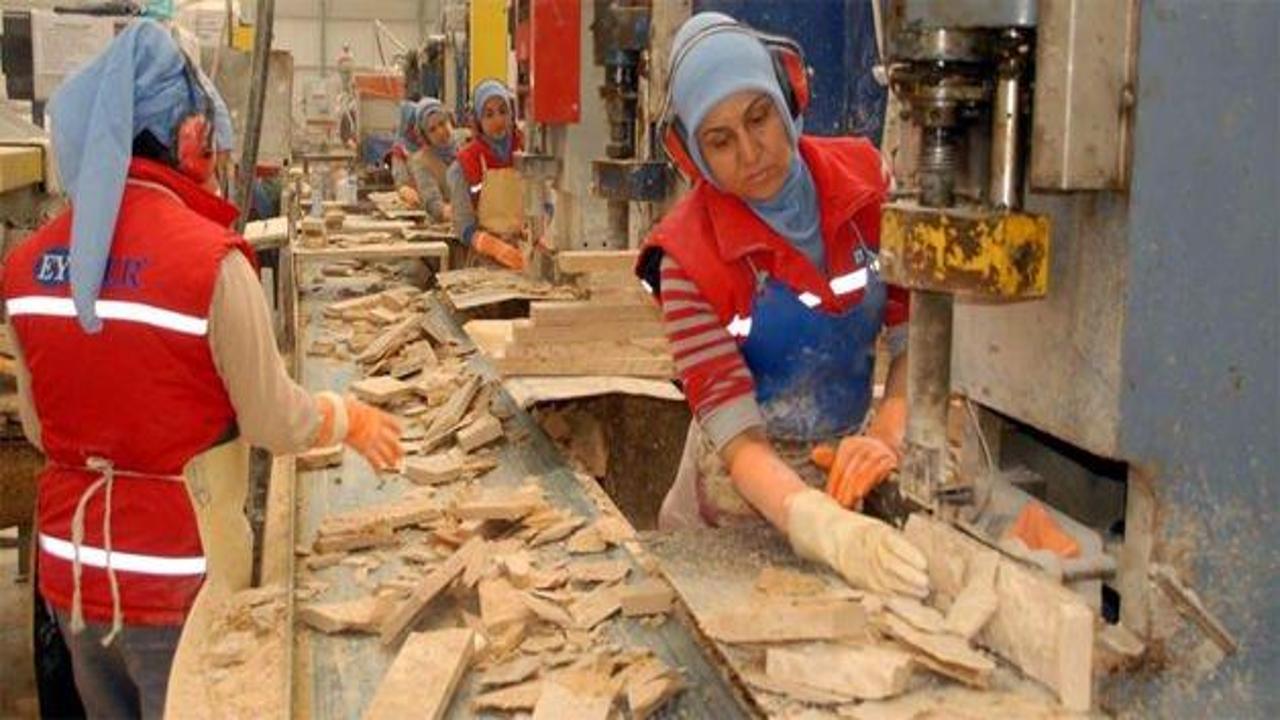 Bu fabrikada kadınlar taşa hayat veriyor