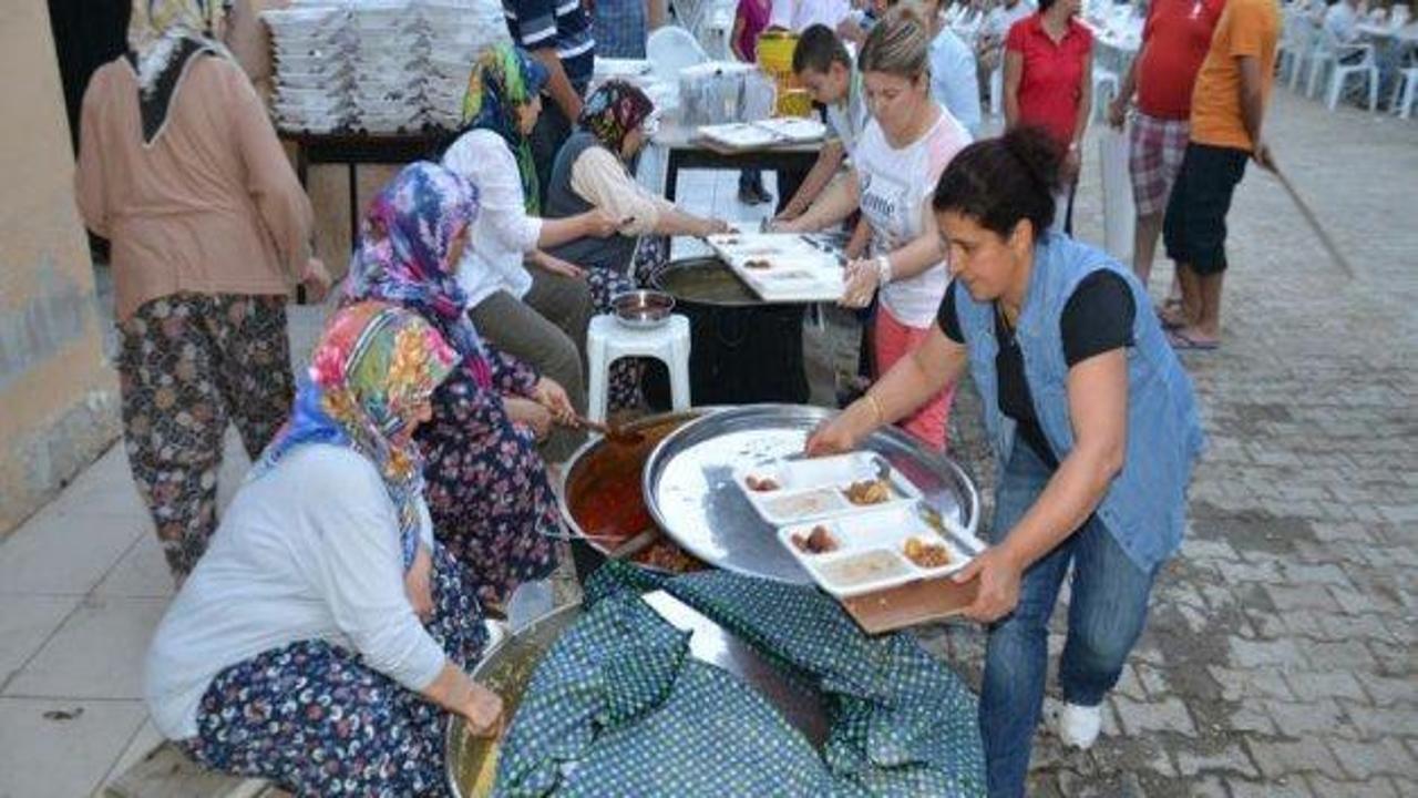Bu mahallede kimse orucunu evinde açmıyor